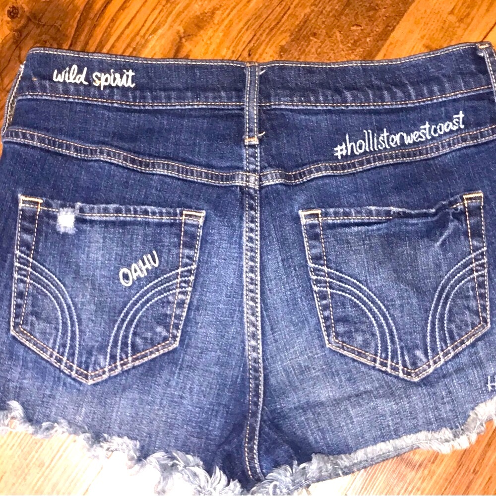 RARE Hollister Shorts SIZE 3 juniors Embroidered Dark Wash Denim Blue - Picture 8 of 11